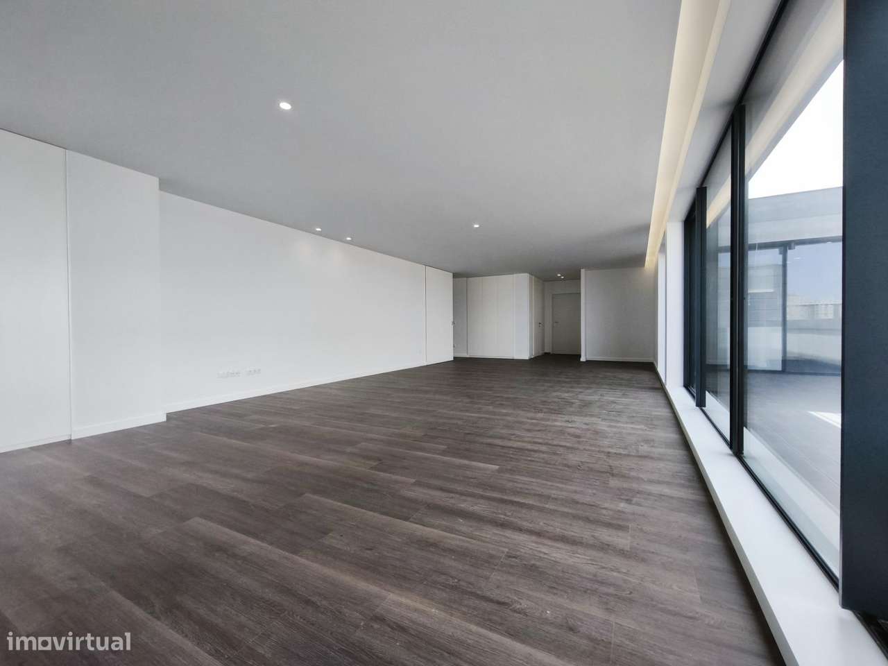 Apartamento T4 Novo (com Terraço e Centro Cidade)-38