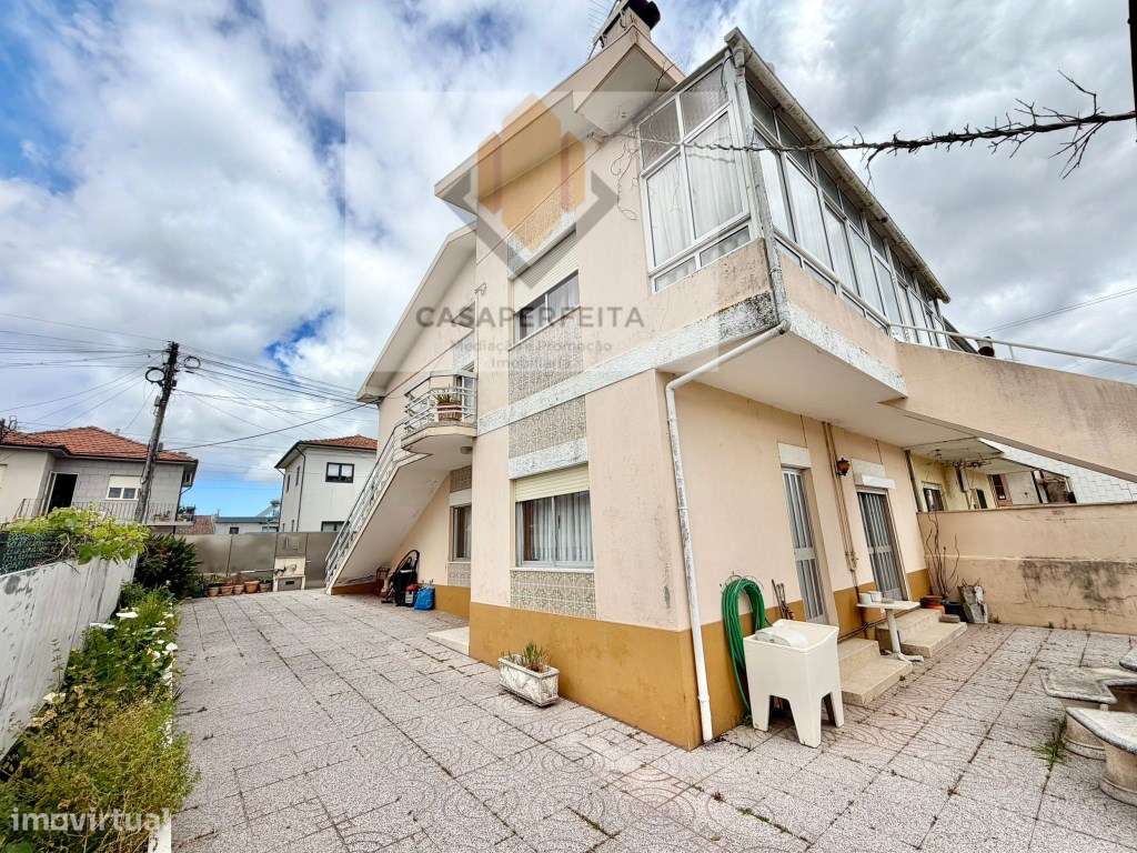 2 Andares Moradia T3 com Terreno, Anexo e Garagem - Avintes-44