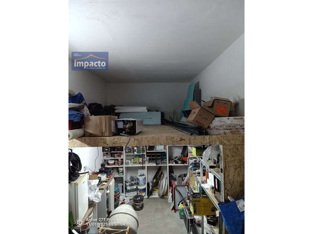 Garagem, portal elétrico e mezanino, Alverca-5