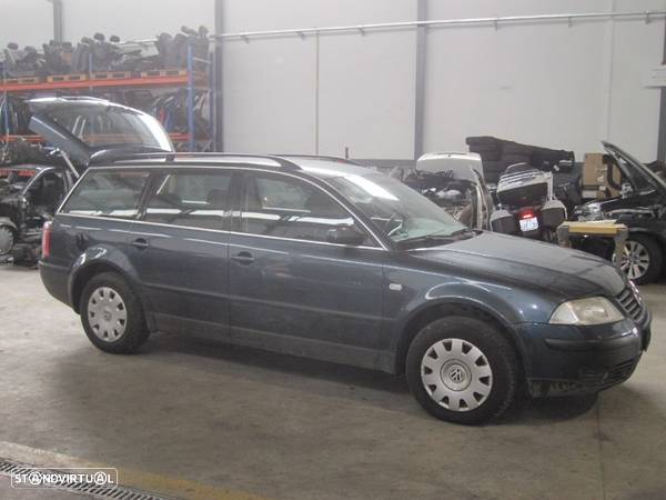 VW Passat Variant 1.9 TDI 130cv 2002 para peças - 2