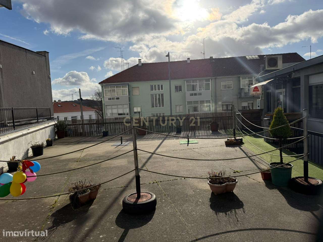 Bar todo equipado e em funcionamento na Guarda - Grande imagem: 2/6