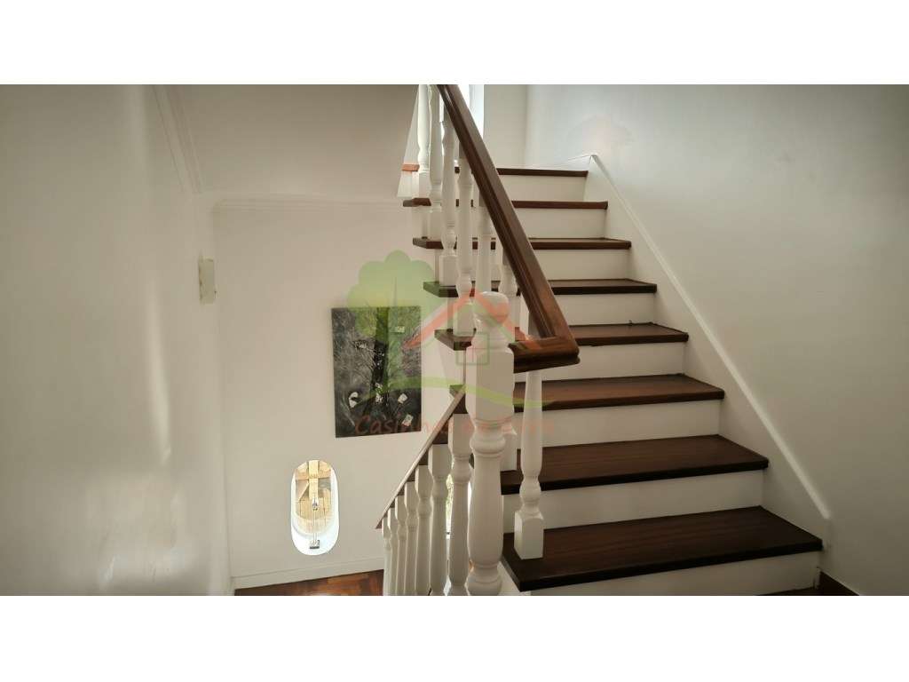 Moradia T5 com Vista de Mar Deslumbrante em Baleia, Carvoeira!-12