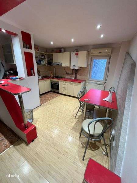 Vand Apartament 3 Camere Central - Imagine principală: 5/8