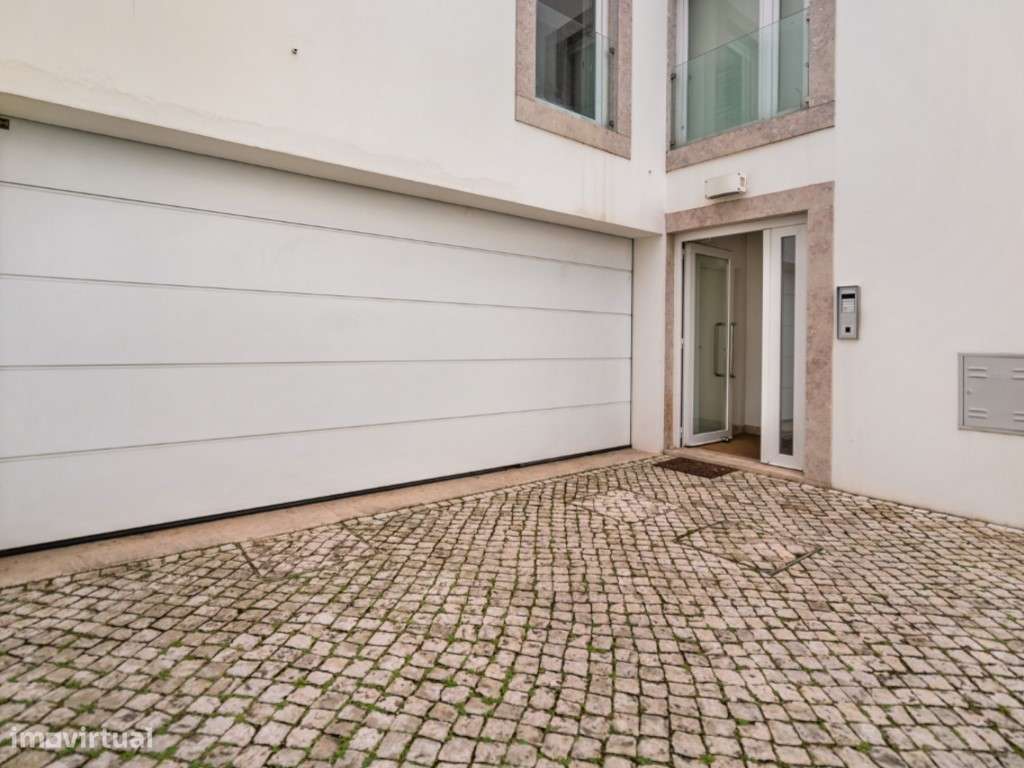 Apartamento T2 duplex junto ao Rio Tejo, em Lisboa-16