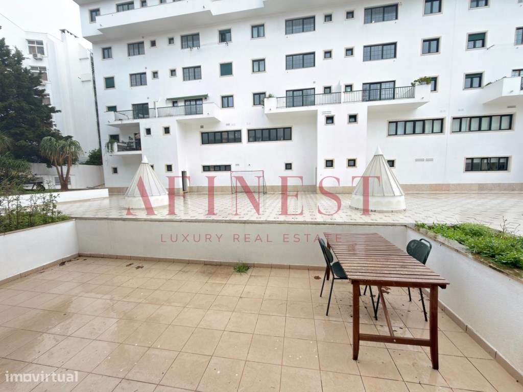 APARTAMENTO T1 REMODELADO NO ESTORIL-14