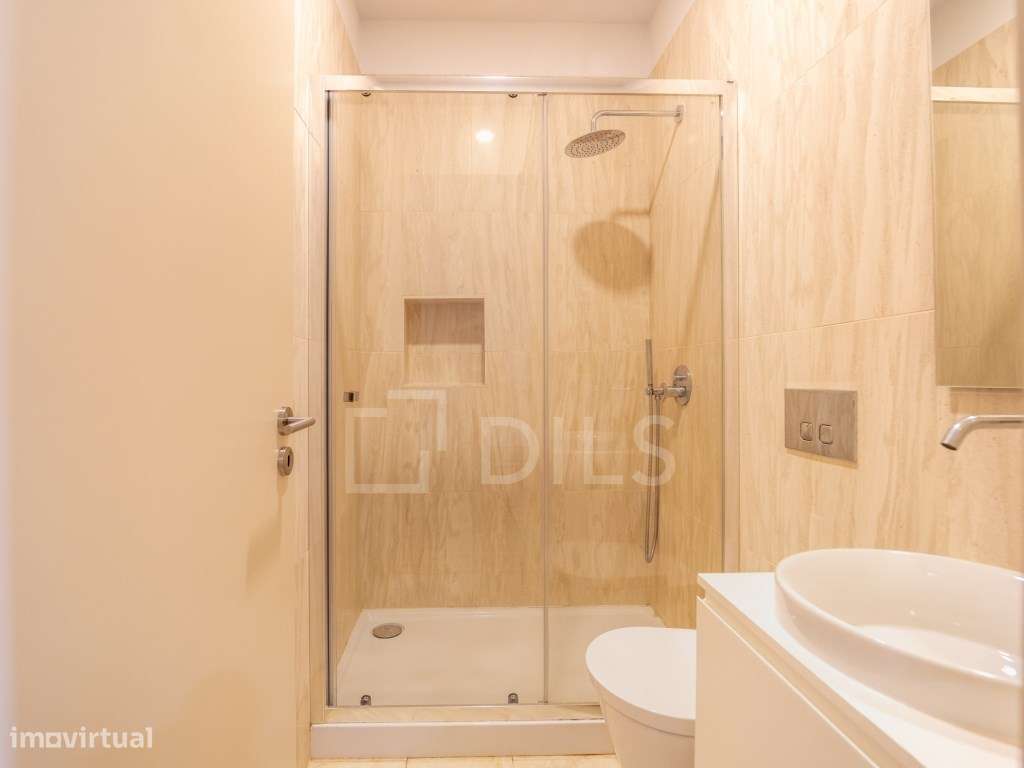 Apartamento T0+1 com arrecadação, na Baixa do Porto-9