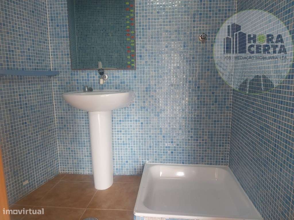 Moradia V4 com piscina em Setúbal!-34