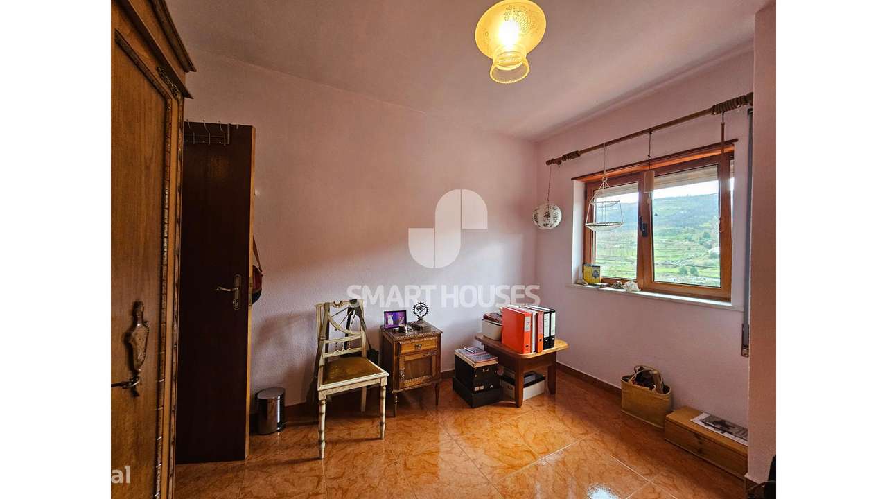 Moradia T3+1 em Avô c/ terreno-21