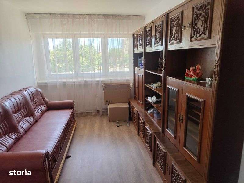 Inchiriez apartament 4 camere Cetate cu vedere la parc - Imagine principală: 5/8