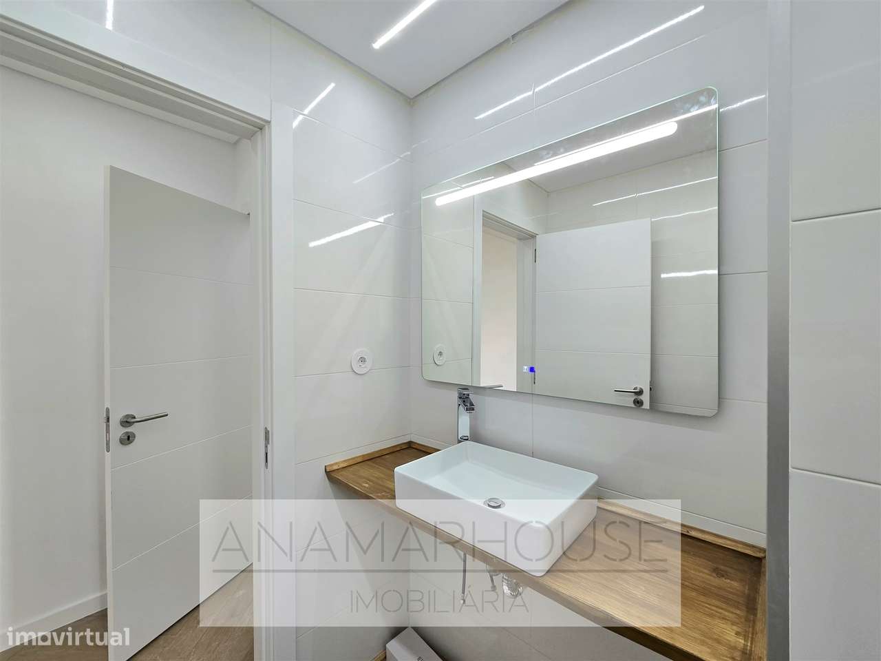 T3 Remodelado com varandas na Amadora, Mina De Água-7