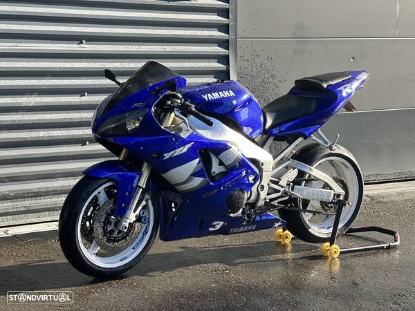 Yamaha YZF R1 - 4