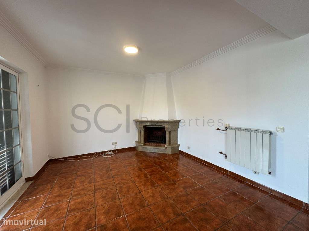 Moradia T4 Belverde com Barbecue e Garagem para Arrendamento - Grande imagem: 4/28