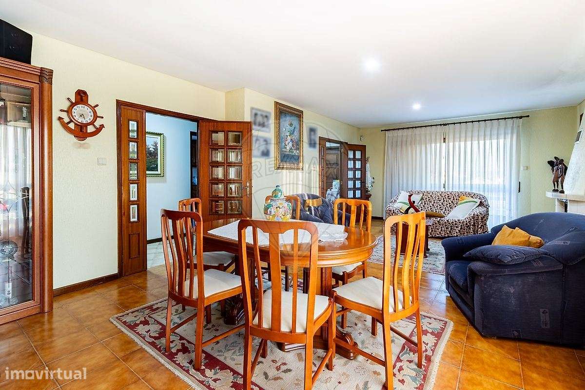 Oportunidade Única em São João de Ovar  Espaço Comercial + Habitação - Grande imagem: 4/26