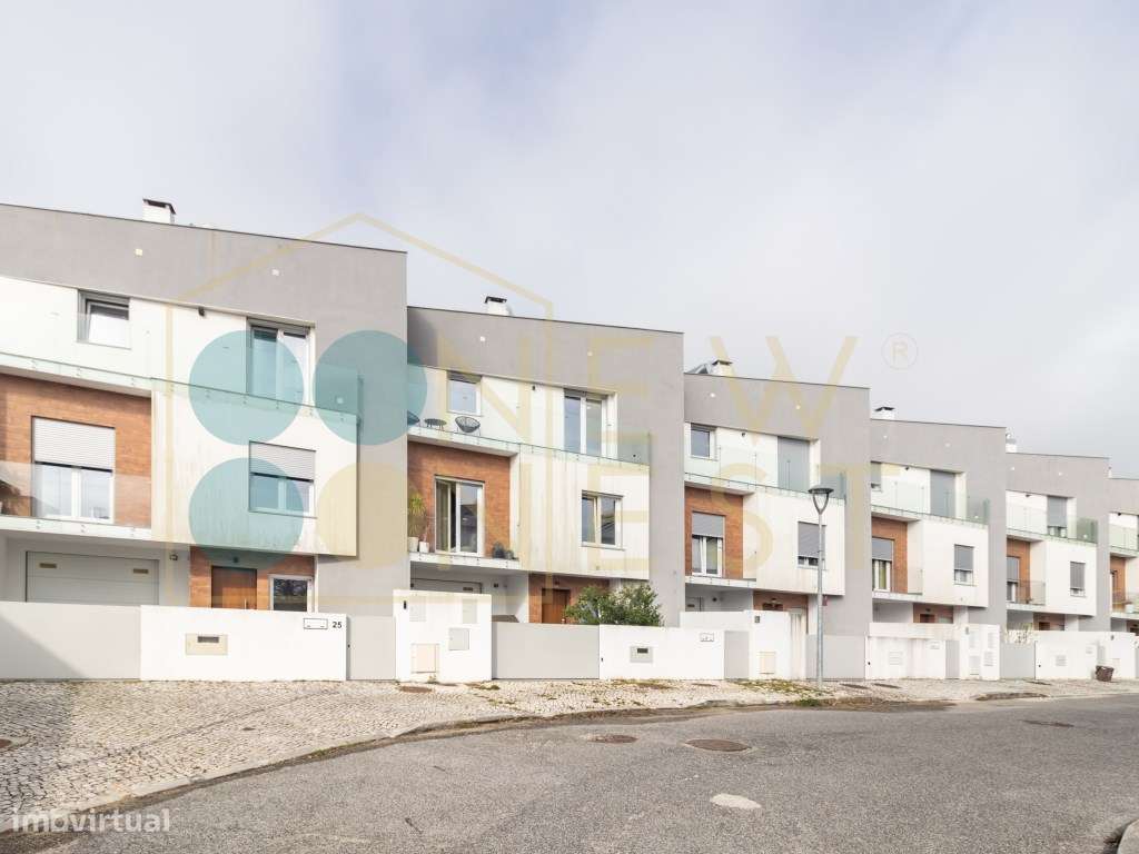 Moradia T4 com piscina e garagem nas Manteigadas | Setúbal-54