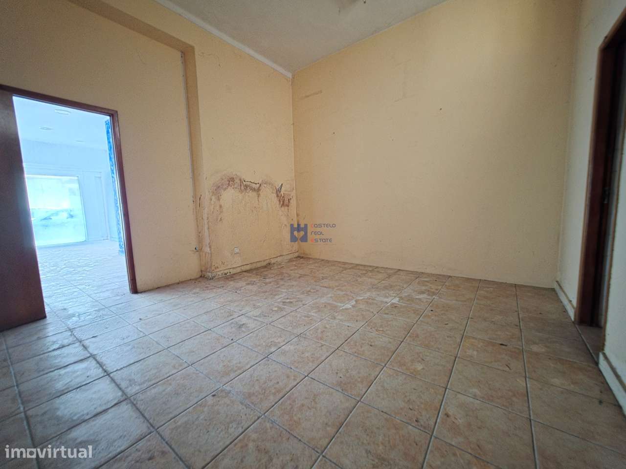 Lojas para comércio/habitação em Ourém-6