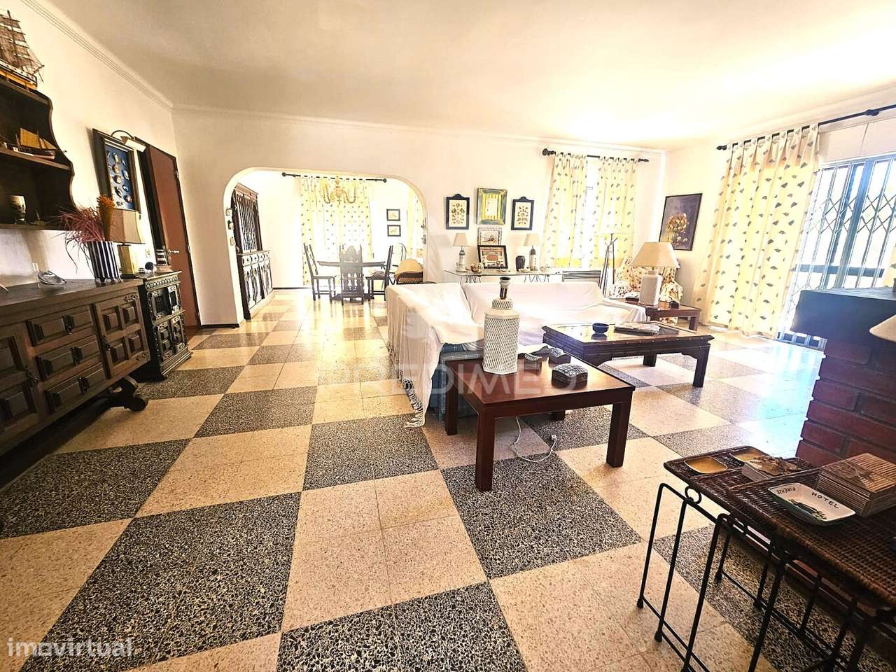 Excelente Moradia Familiar Isolada com Garagem e Terreno no Centro... - Grande imagem: 4/33