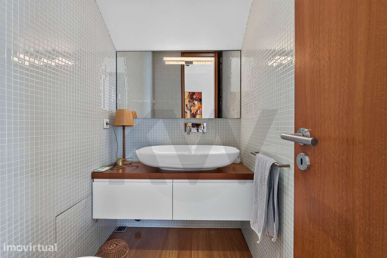 Moradia T5 de Luxo com Piscina e Lote de 2.773 m2-16