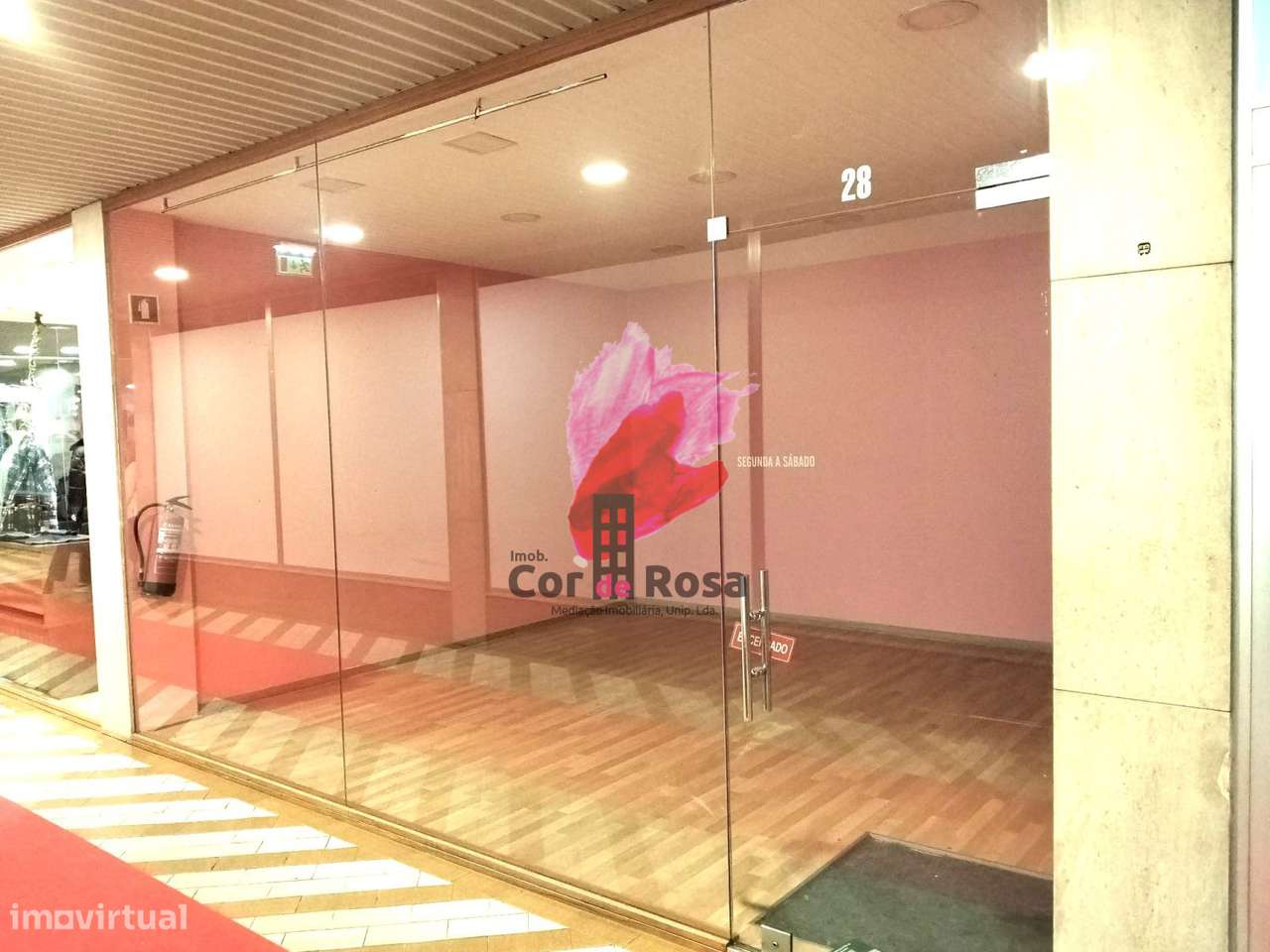 Espaço Comercial no Centro Comercial Villa - Grande imagem: 2/2