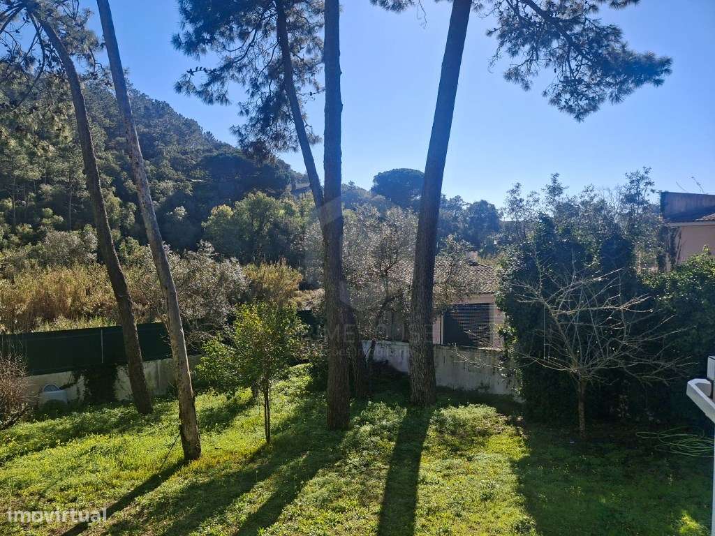 Moradia de Tradicional com Piscina em Lote de 2135 m² - Cotovia-20