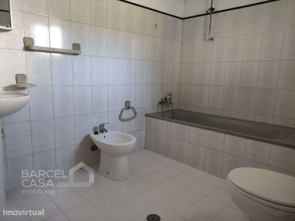 Moradia T3 com comércio para café em Quintiães - Barcelos-10