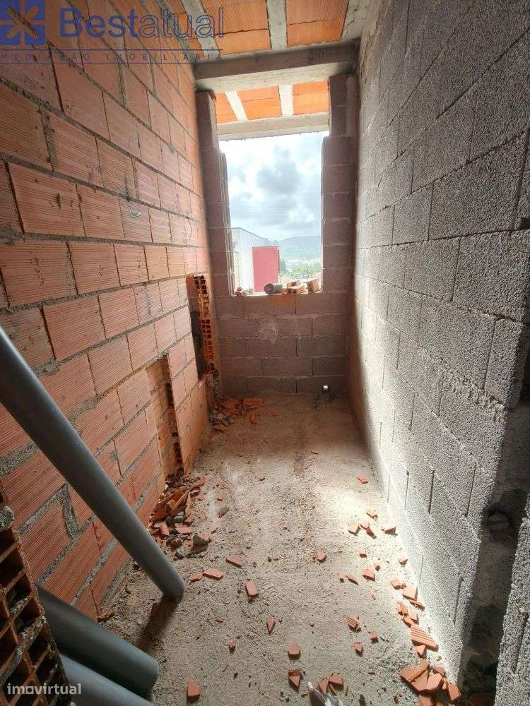 Moradia T 3 em fase de construção - Ótimos Acabamentos-17