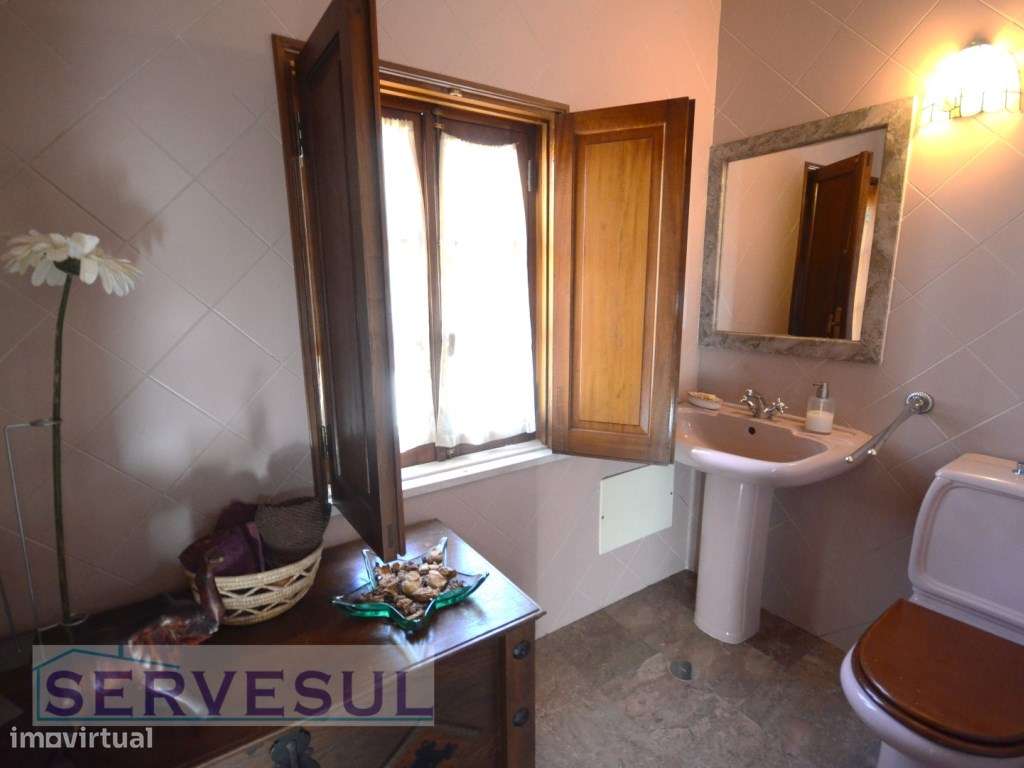 Excelente Oportunidade de Investimento! 1º Andar Duplex de uma Casa...-19