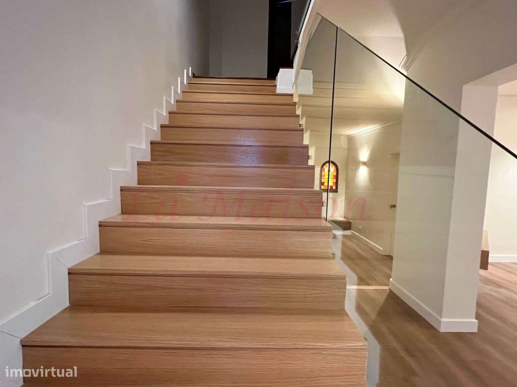 Moradia V4 Duplex no Centro de Loures-58