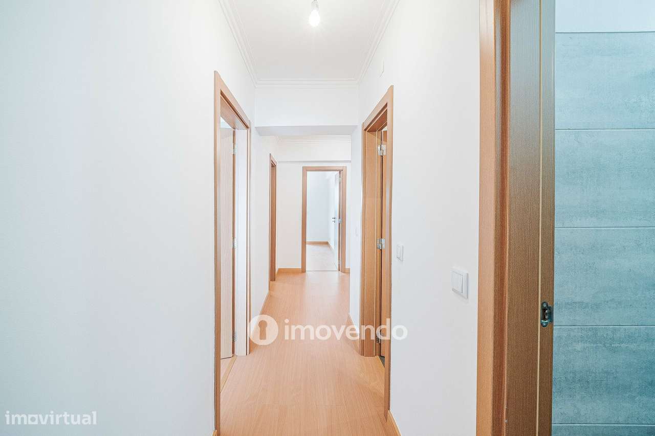 Apartamento T3, com terraço e arrecadação, em Mem Martins-21