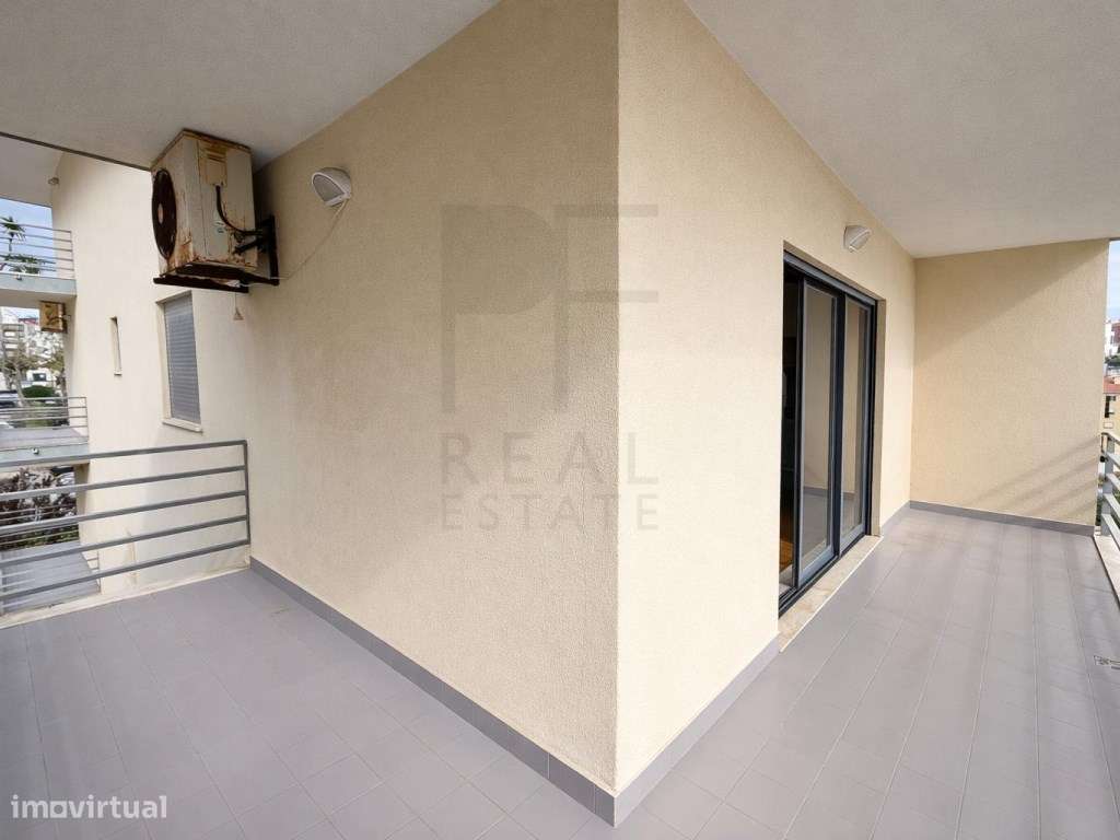 Excelente T3 com suíte, 3 varandas e garagem box em Cascais-13