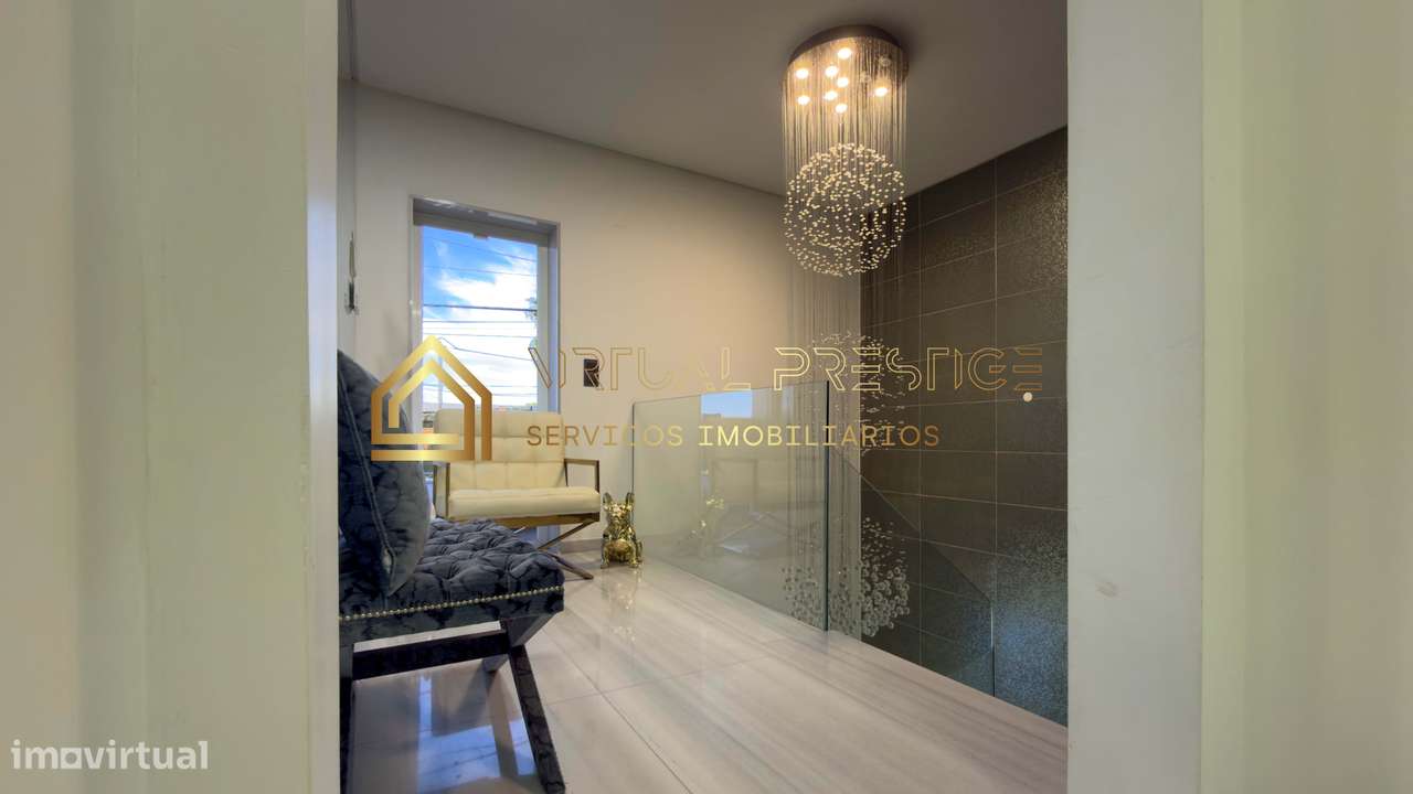 Moradia T4 Remodelada com Piscina em Belverde-14