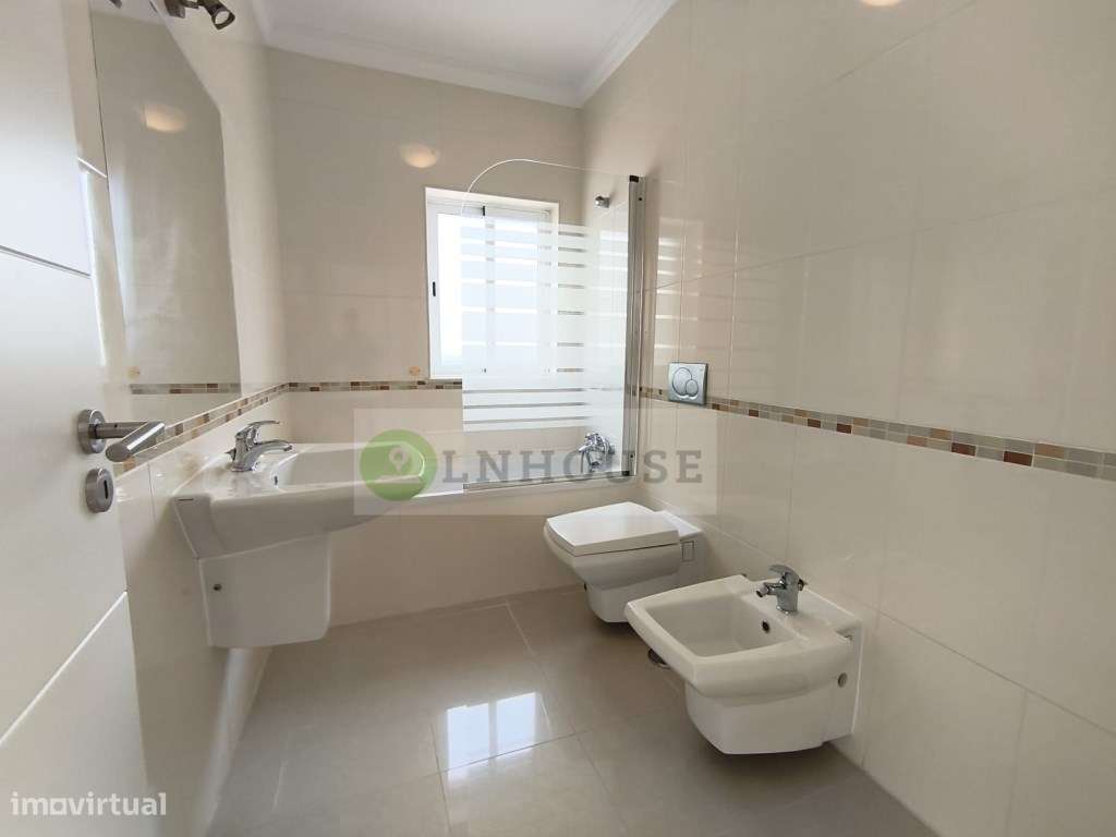 Moradia T4 com piscina e garagem - Castro Marim-36