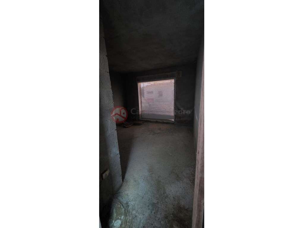 Terreno urbano com 1214m², com moradia edificada.-14
