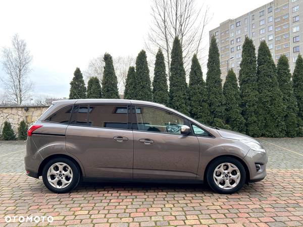 Ford Grand C-MAX - 32