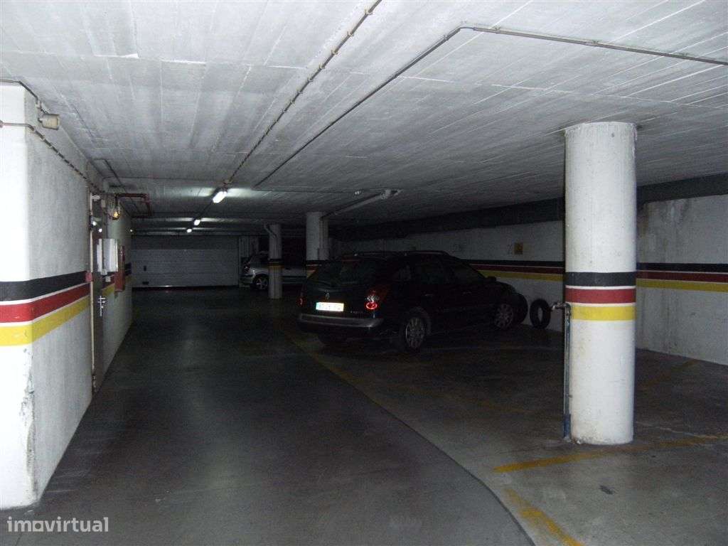 Garagem/Parqueamento nas Galerias Parede Plaza, centro da Parede-5