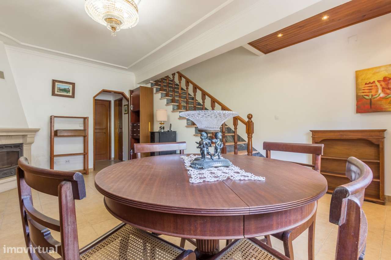 Moradia T3 + 1 em Vale Milhaços - Corroios com Garagem-2