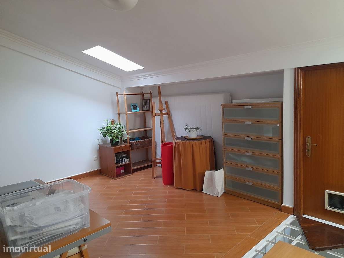 Moradia T1 com sótão e jardim em Campo de Ourique-14