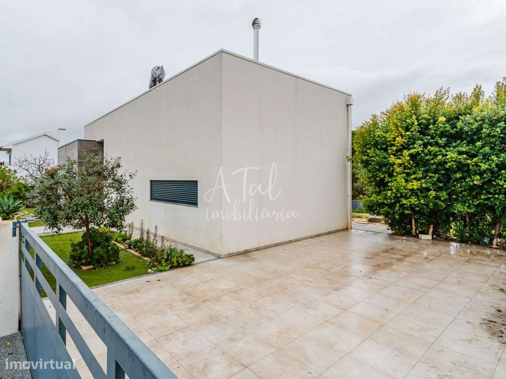 Moradia V2 Térrea a 10 minutos da Praia-16
