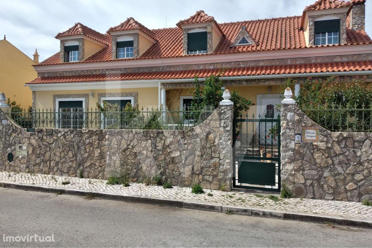 Moradia T5 isolada com piscina em Palmela  Quinta das Flores