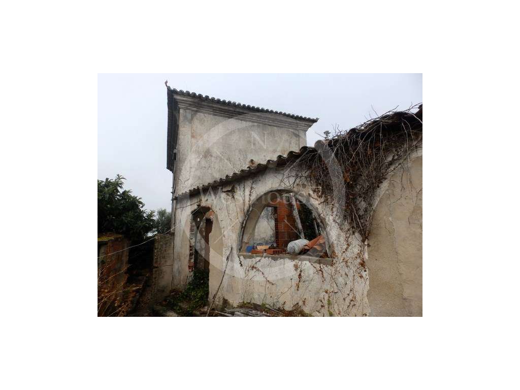 Casa apalaçada para recuperar em Maxial, Torres Vedras-9