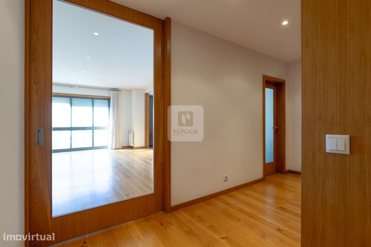 Apartamento T3+1 com Varanda com Vistas Desafogadas | Ramalde - Grande imagem: 5/29