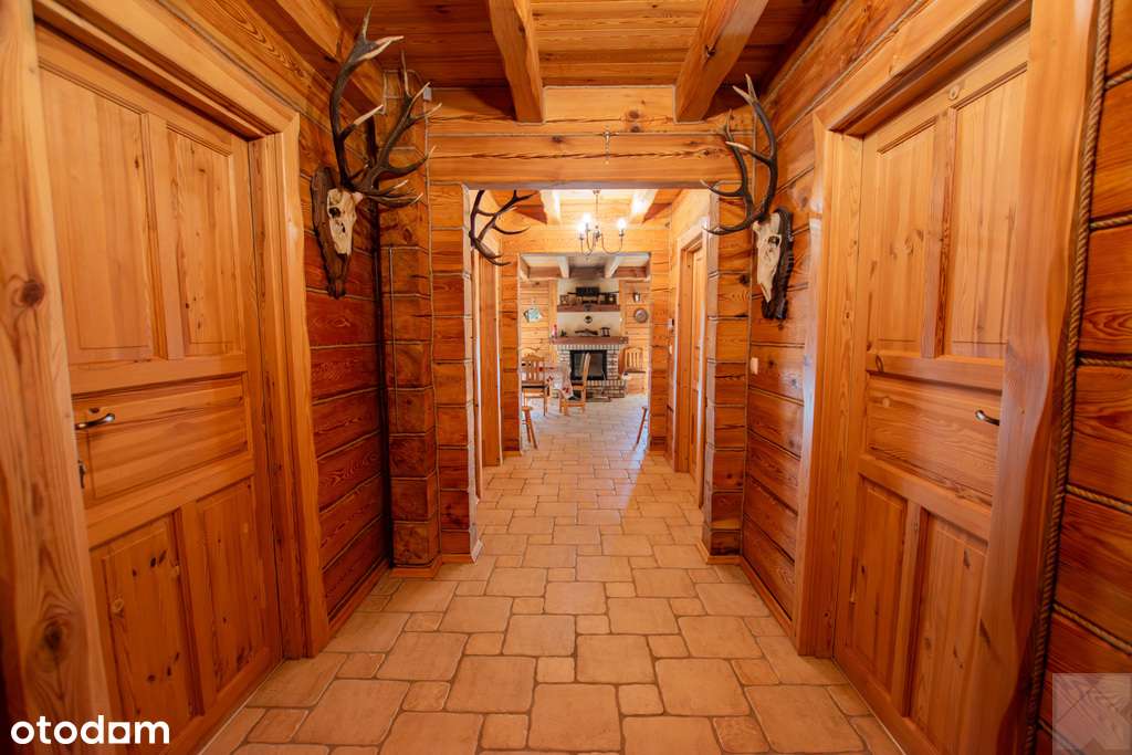 Dom z pełnego bala z zarybionym stawem-7