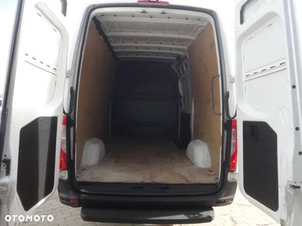 Mercedes-Benz Sprinter L2H2 - 18