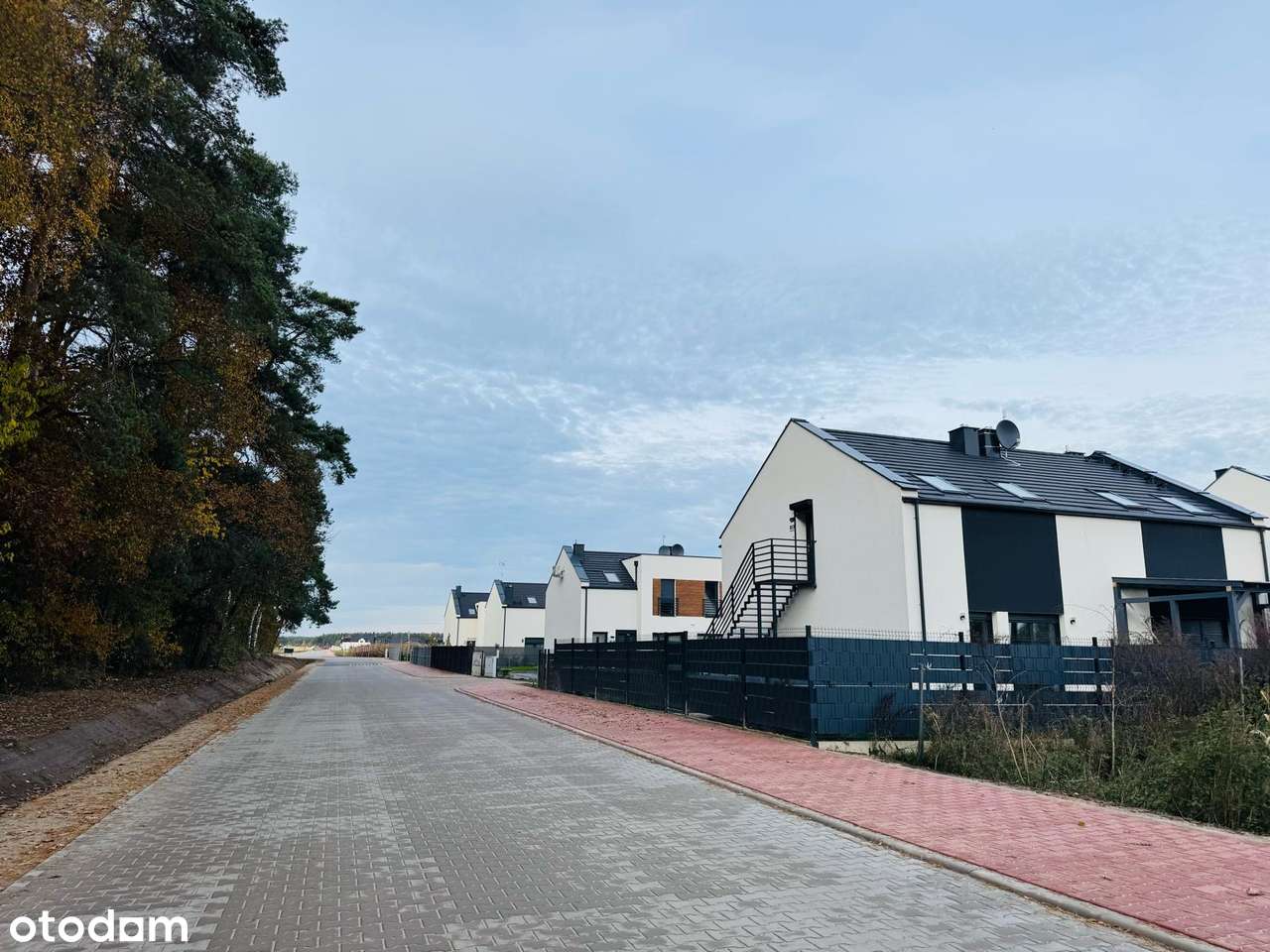 Atrakcyjna działka z pozwoleniem na budowę pod lasem!-6