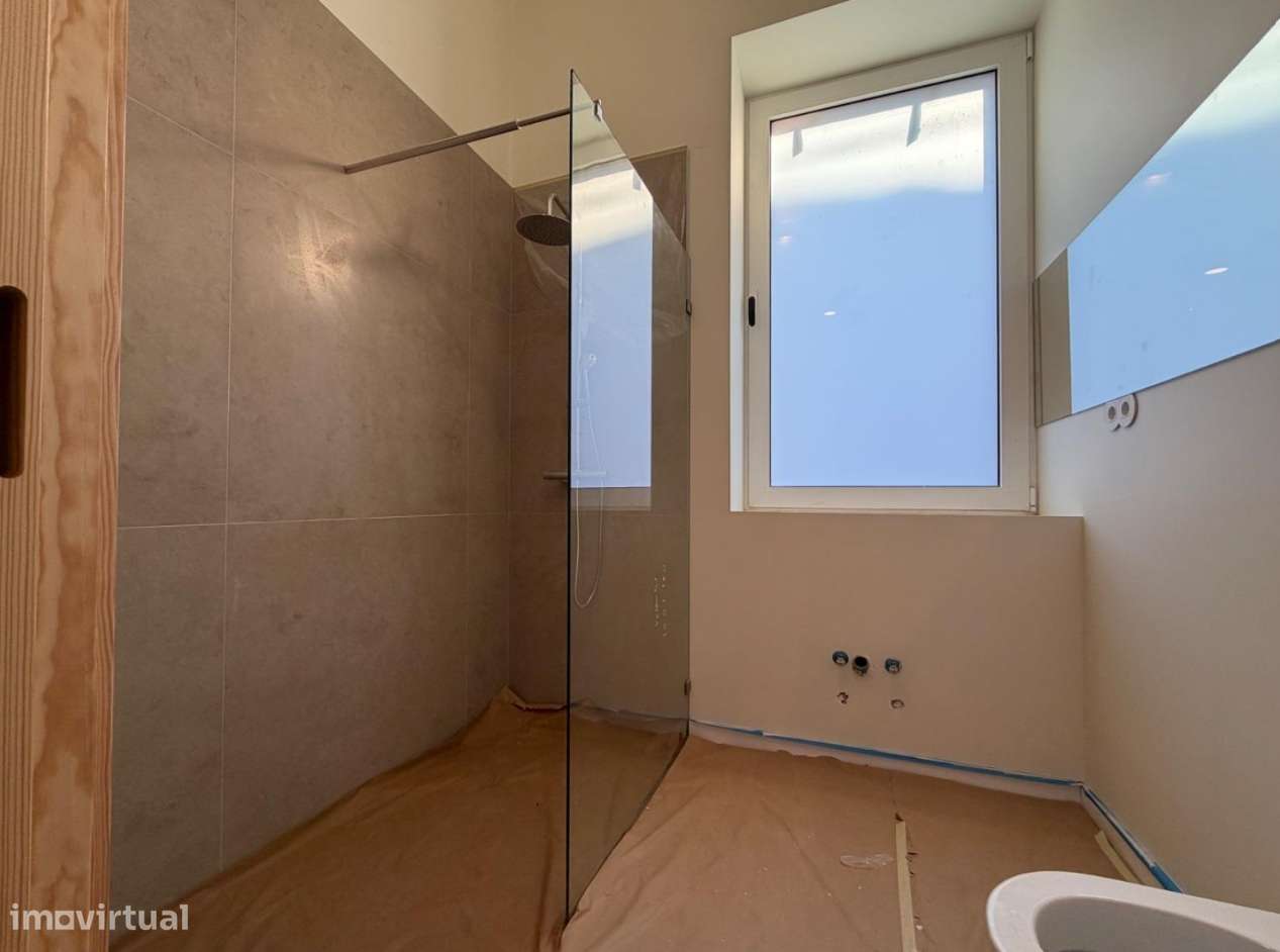 Moradia V2 inserida em Condomínio com piscina-7