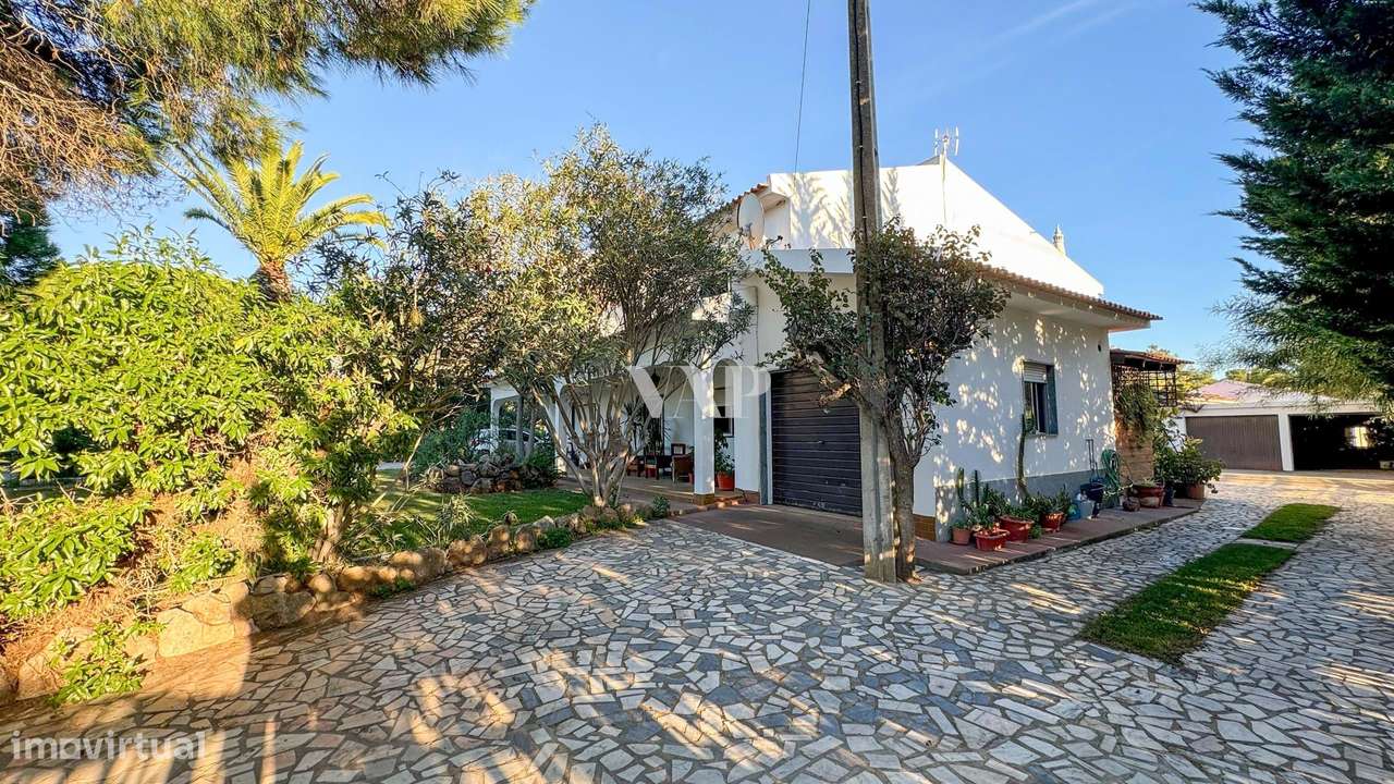 Moradia multifamiliar composta por 3 apartamentos no Semino, Quarteira - Grande imagem: 2/12