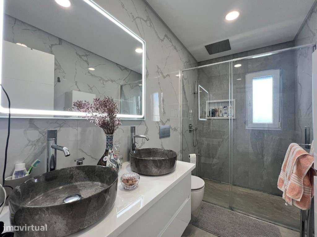 Moradia Isolada T4 Com piscina-13