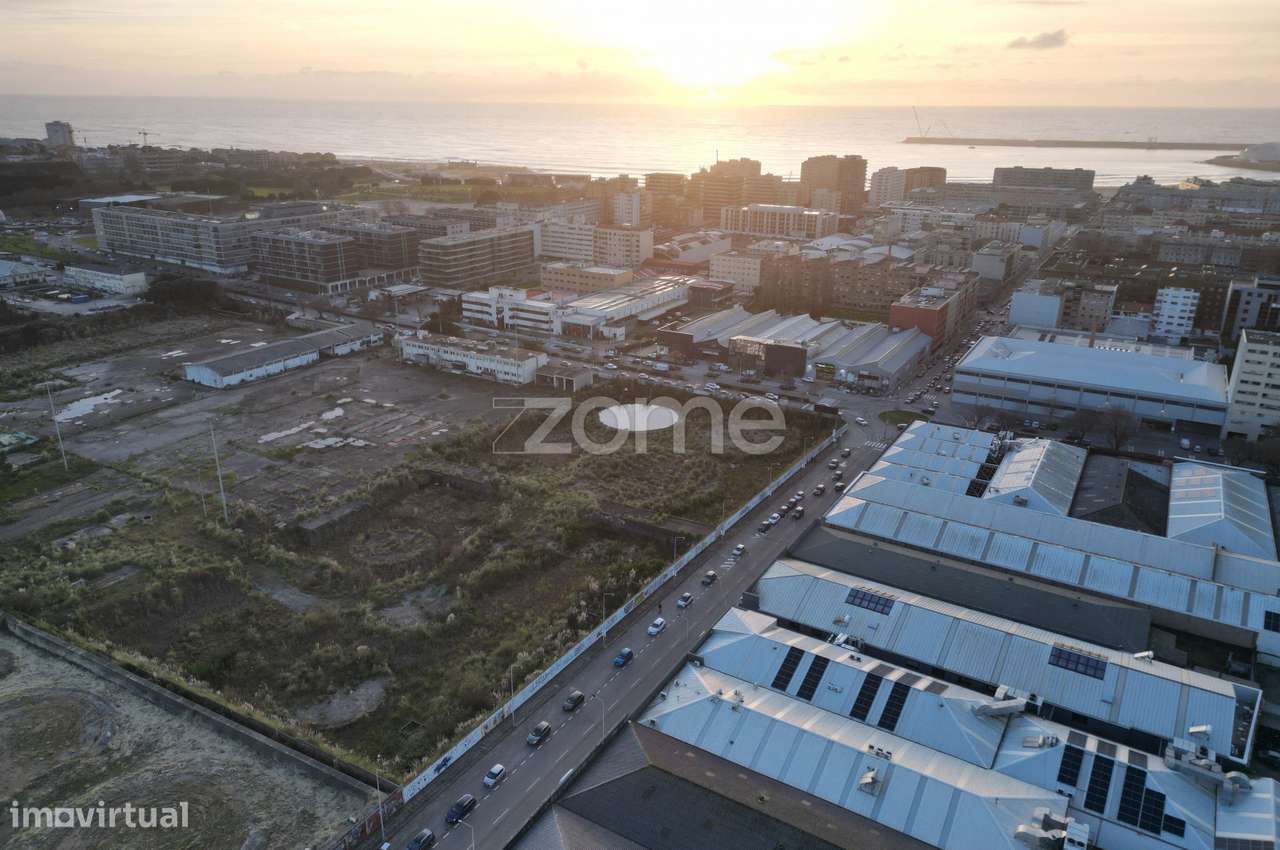 Armazém industrial, localizado em Matosinhos. - Grande imagem: 3/40