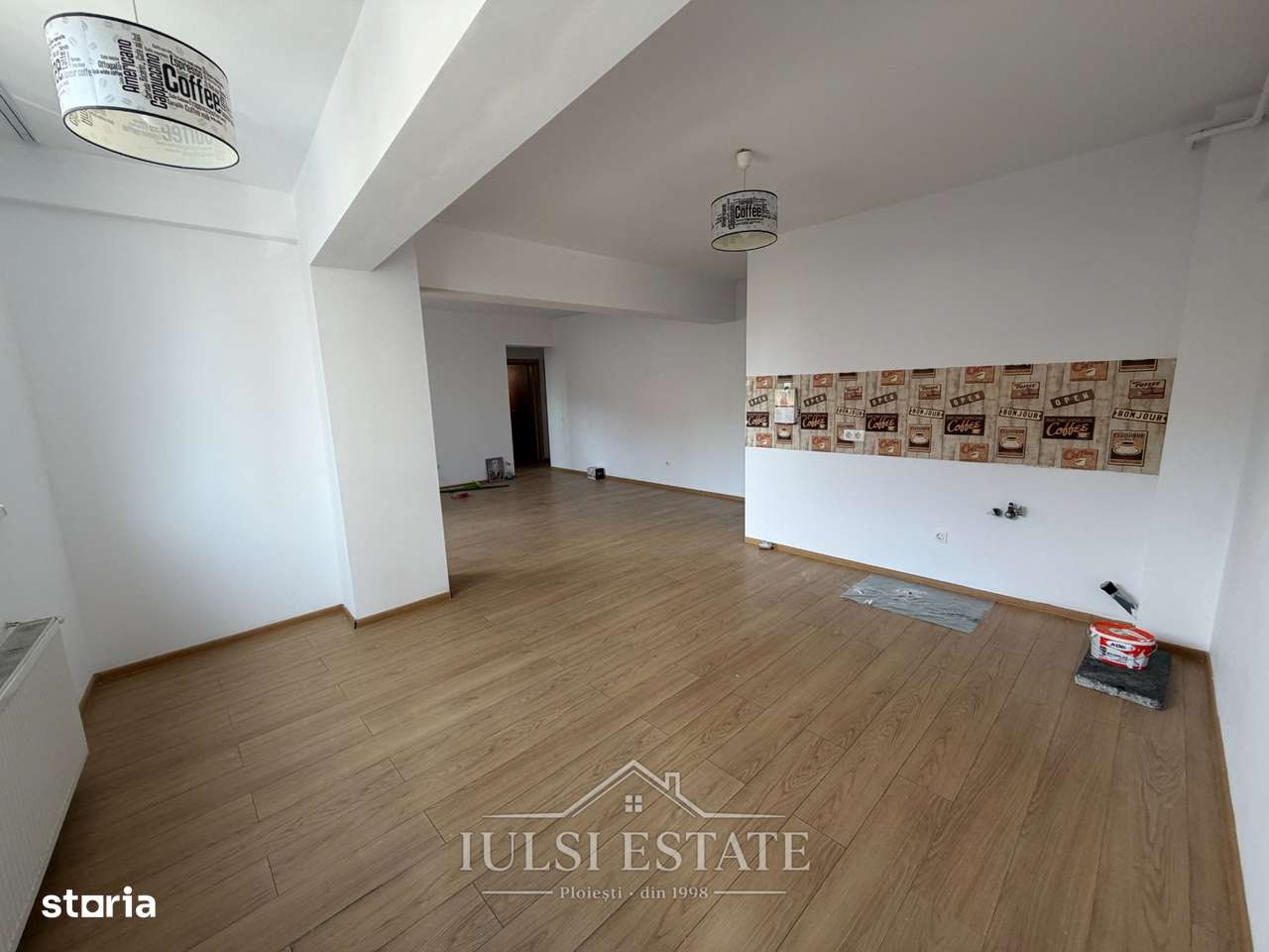Apartament 3 camere etaj 1 Loc Parcare Inclus zona 9 Mai-1