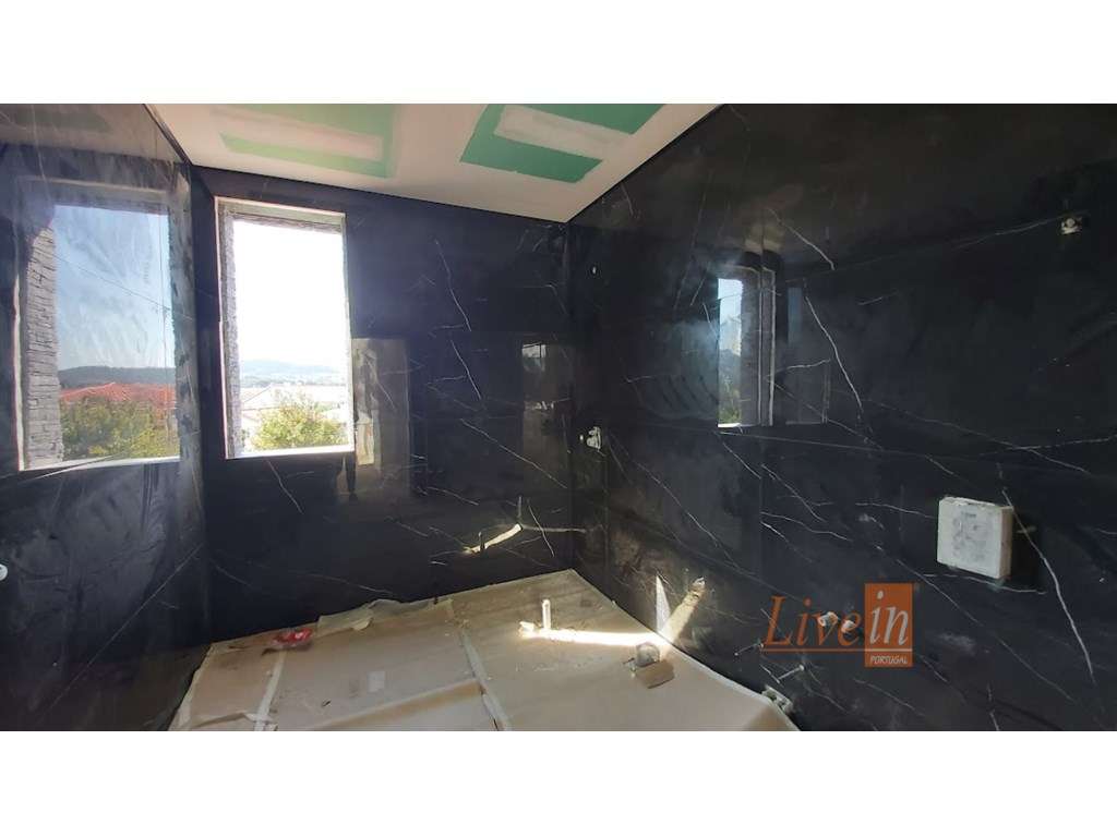 Quinta com Moradia T4 Isolada na Azueira em Mafra-22