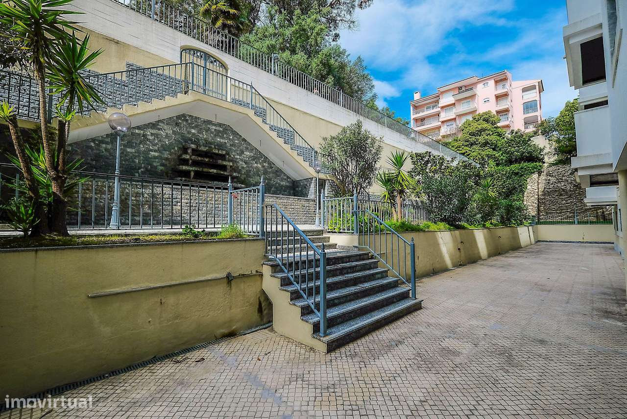 Apartamento T3 em Condomínio Privado no Estoril-23